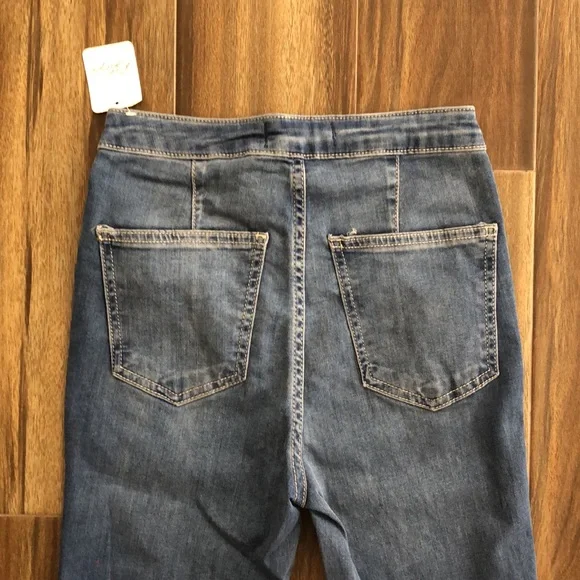 NWT Free People/We The Free Just Float On Flare Jeans in Jericho Blue - Picture 11 of 15
